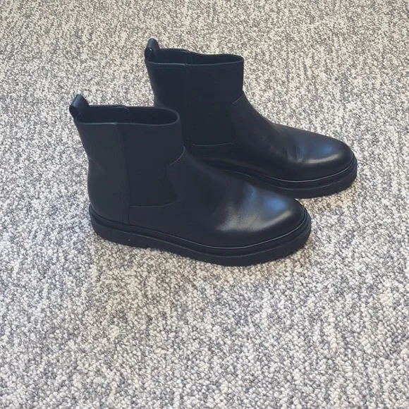 ✨ Brand new Vince Litton Leather Chelsea Boots✨ - Picture 4 of 7